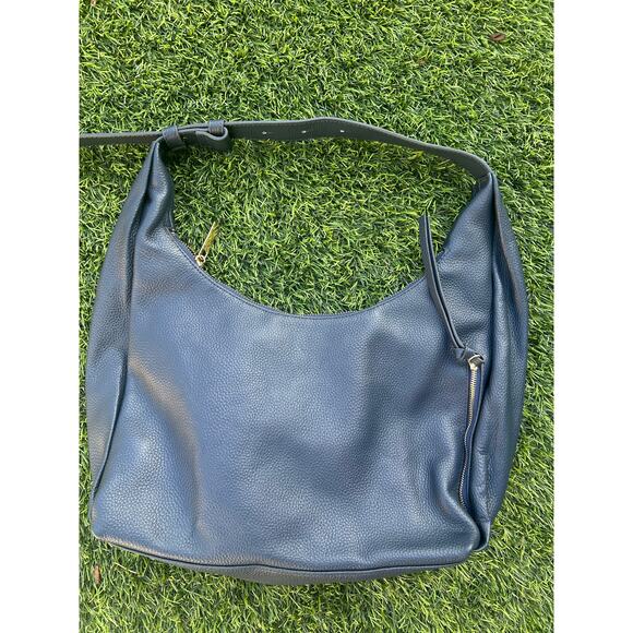 tote le monde Handbags - Tote Le Monde Navy Blue leather shoulder bag